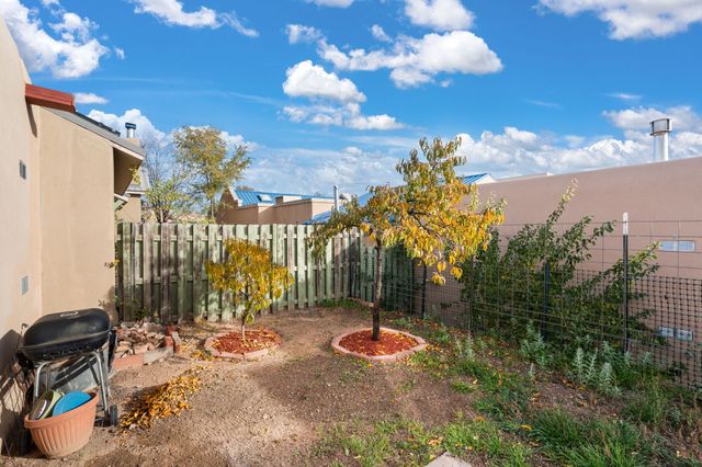 4377 Vuelta Dorada, Santa Fe, NM 87507