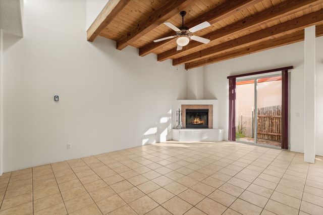 4377 Vuelta Dorada, Santa Fe, NM 87507