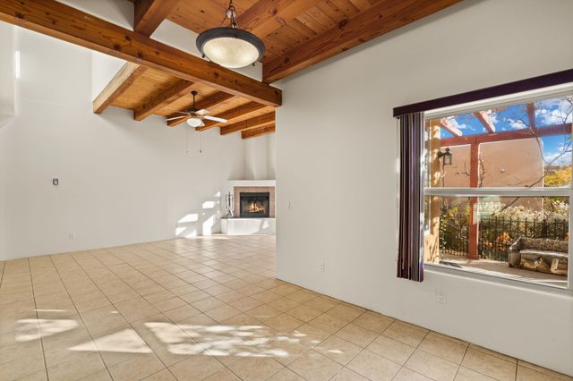 4377 Vuelta Dorada, Santa Fe, NM 87507