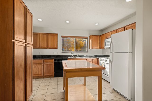 4377 Vuelta Dorada, Santa Fe, NM 87507