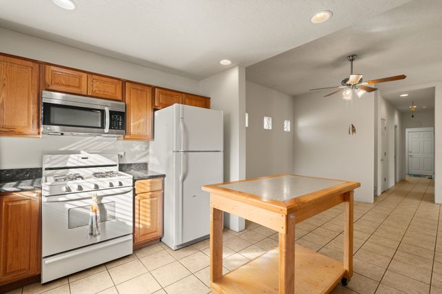 4377 Vuelta Dorada, Santa Fe, NM 87507