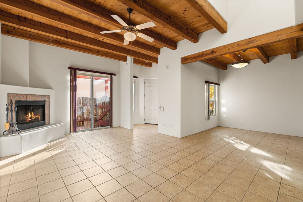 4377 Vuelta Dorada, Santa Fe, NM 87507