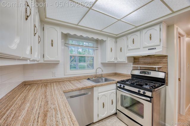 6295 Vernmoor Drive, Troy, MI 48098