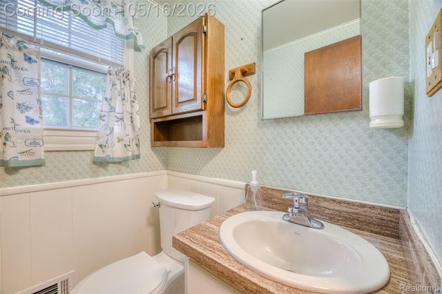 6295 Vernmoor Drive, Troy, MI 48098