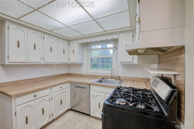 6295 Vernmoor Drive, Troy, MI 48098