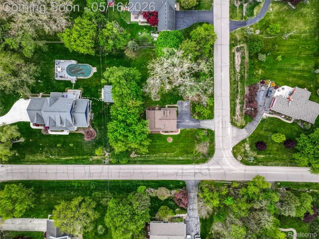 6295 Vernmoor Drive, Troy, MI 48098