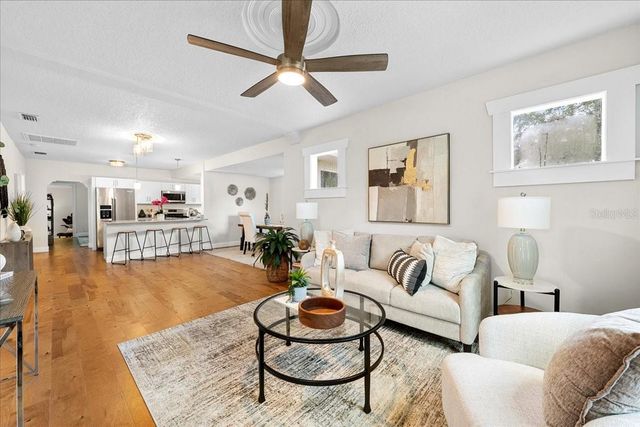 820 W WOODLAWN AVENUE, Tampa, FL 33603