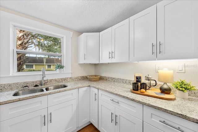 820 W WOODLAWN AVENUE, Tampa, FL 33603