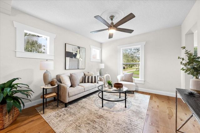 820 W WOODLAWN AVENUE, Tampa, FL 33603