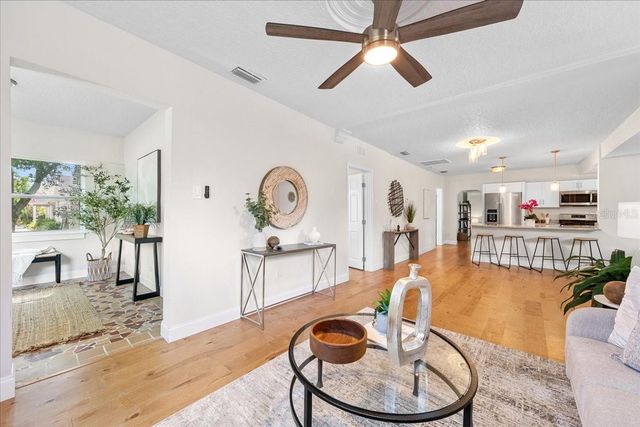 820 W WOODLAWN AVENUE, Tampa, FL 33603