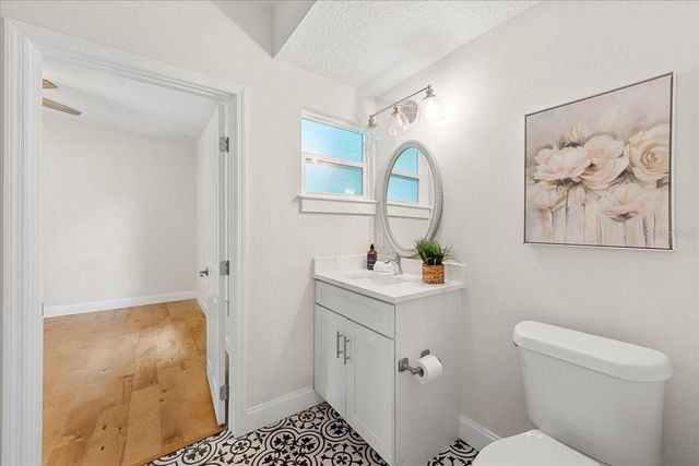 820 W WOODLAWN AVENUE, Tampa, FL 33603