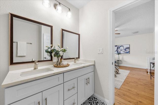820 W WOODLAWN AVENUE, Tampa, FL 33603