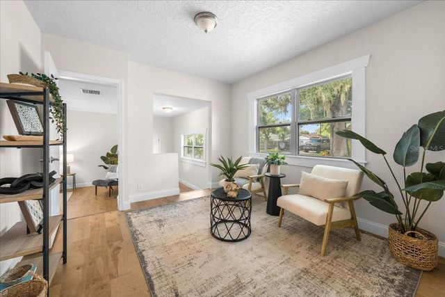 820 W WOODLAWN AVENUE, Tampa, FL 33603