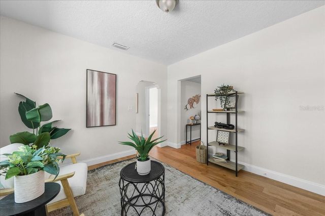820 W WOODLAWN AVENUE, Tampa, FL 33603