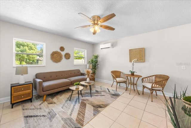 820 W WOODLAWN AVENUE, Tampa, FL 33603