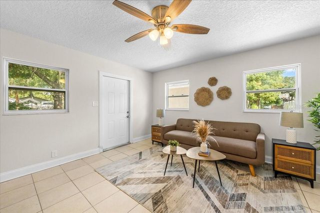 820 W WOODLAWN AVENUE, Tampa, FL 33603