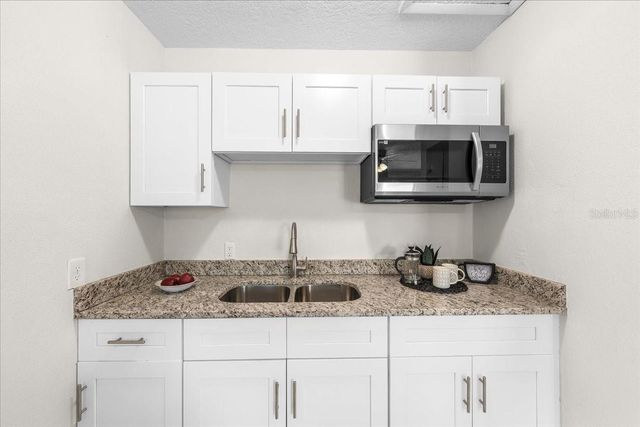 820 W WOODLAWN AVENUE, Tampa, FL 33603