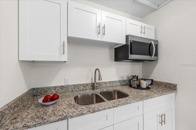 820 W WOODLAWN AVENUE, Tampa, FL 33603