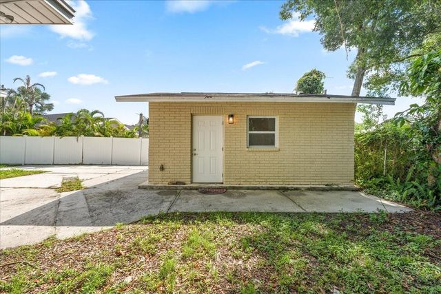 820 W WOODLAWN AVENUE, Tampa, FL 33603