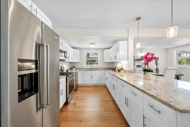 820 W WOODLAWN AVENUE, Tampa, FL 33603