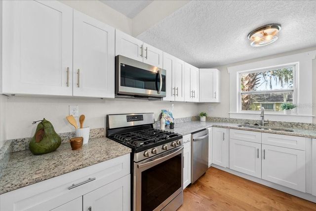 820 W WOODLAWN AVENUE, Tampa, FL 33603