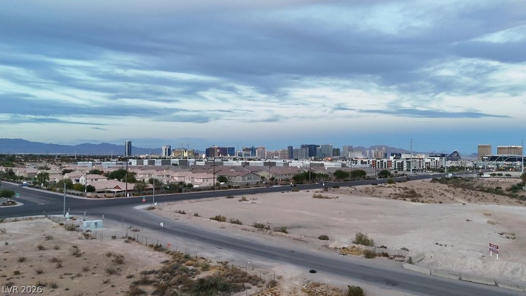 Lindell, Las Vegas, NV 89118 — photo 3