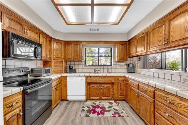 2860 Panorama Drive, Redding, CA 96003