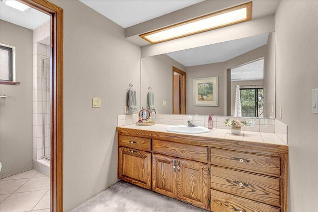 2860 Panorama Drive, Redding, CA 96003