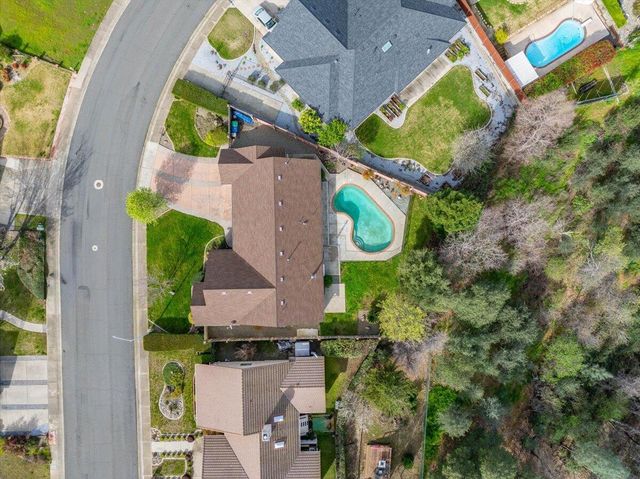 2860 Panorama Drive, Redding, CA 96003