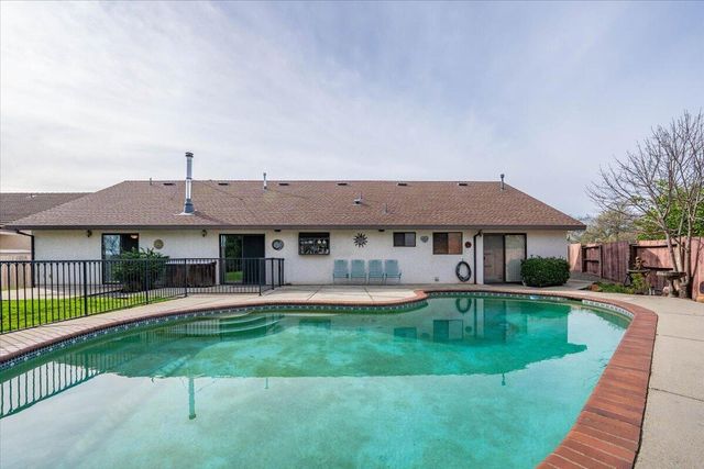 2860 Panorama Drive, Redding, CA 96003