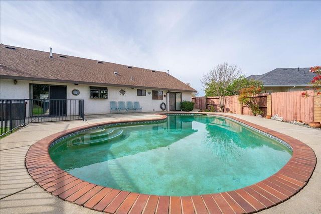 2860 Panorama Drive, Redding, CA 96003