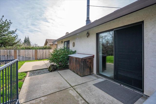 2860 Panorama Drive, Redding, CA 96003