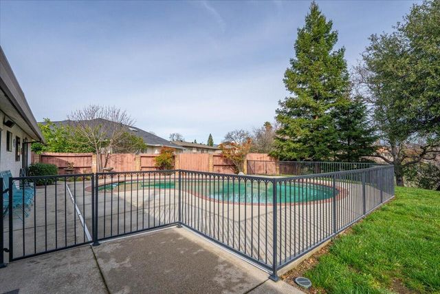 2860 Panorama Drive, Redding, CA 96003