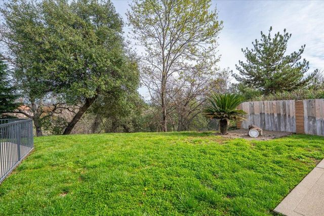 2860 Panorama Drive, Redding, CA 96003