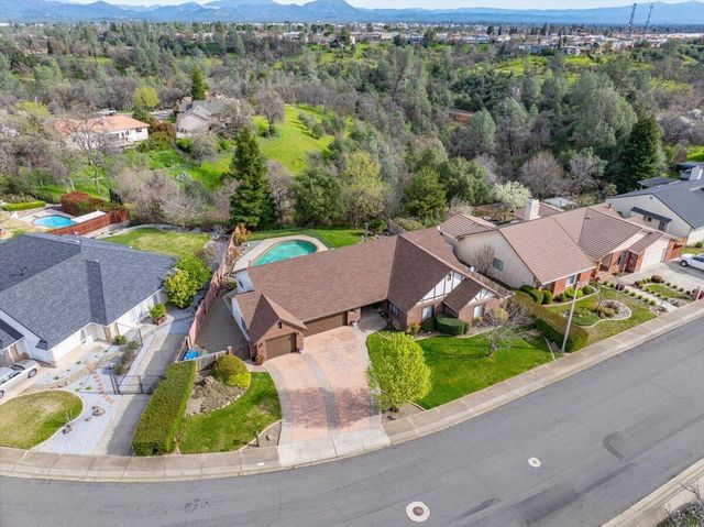 2860 Panorama Drive, Redding, CA 96003