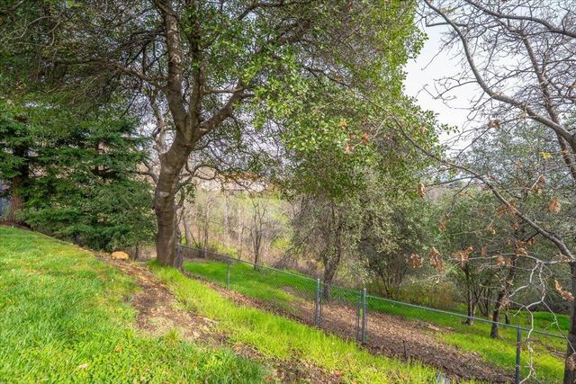 2860 Panorama Drive, Redding, CA 96003