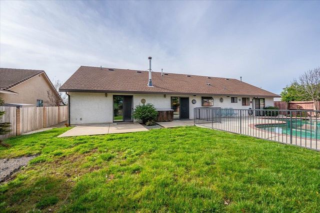 2860 Panorama Drive, Redding, CA 96003