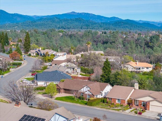 2860 Panorama Drive, Redding, CA 96003