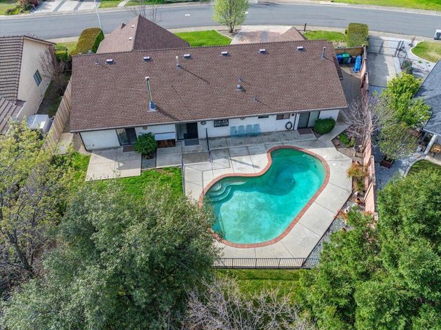 2860 Panorama Drive, Redding, CA 96003