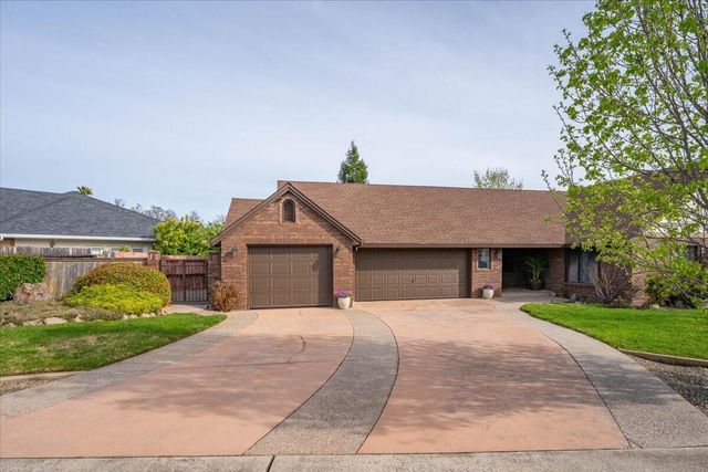 2860 Panorama Drive, Redding, CA 96003