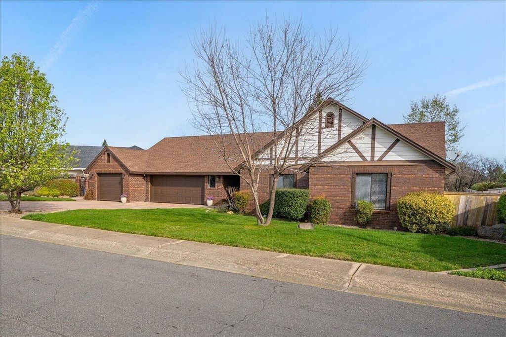 2860 Panorama Drive, Redding, CA 96003