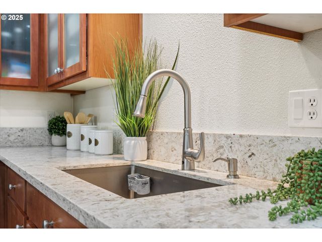 2590 Nw 2ND Ter, Gresham, OR 97030