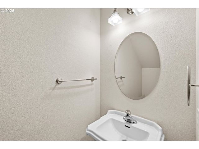 2590 Nw 2ND Ter, Gresham, OR 97030