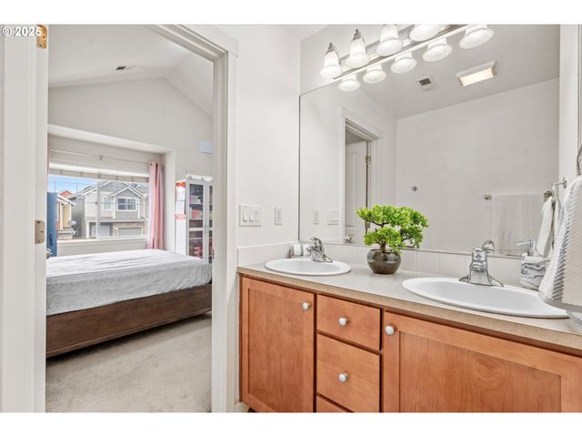 2590 Nw 2ND Ter, Gresham, OR 97030