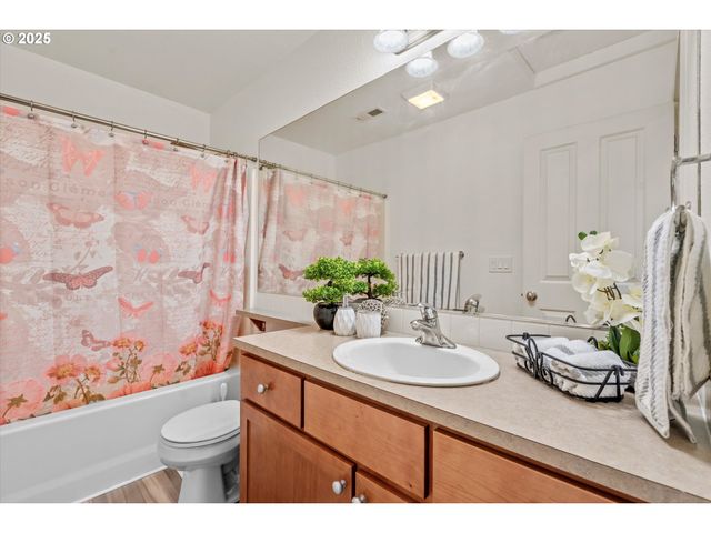 2590 Nw 2ND Ter, Gresham, OR 97030