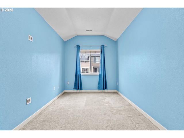 2590 Nw 2ND Ter, Gresham, OR 97030