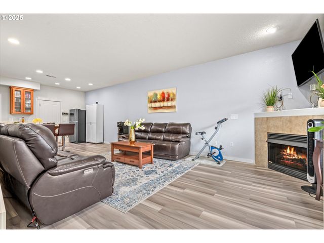 2590 Nw 2ND Ter, Gresham, OR 97030