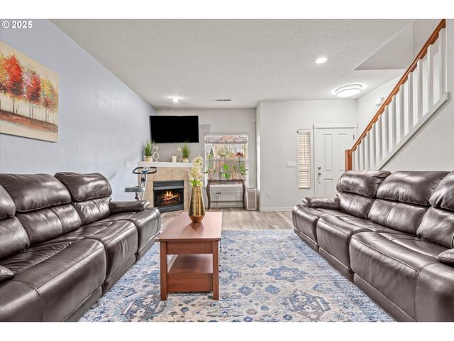 2590 Nw 2ND Ter, Gresham, OR 97030