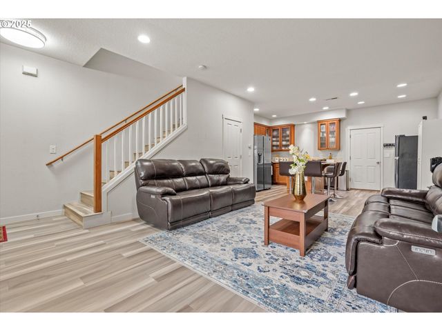 2590 Nw 2ND Ter, Gresham, OR 97030