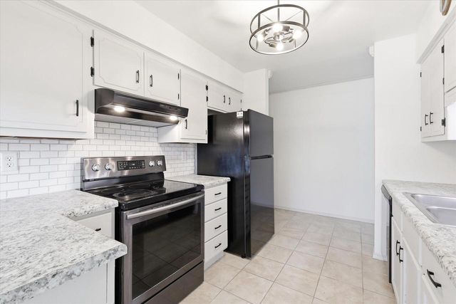 1161 GILLINGHAM ROAD, Neenah, WI 54956